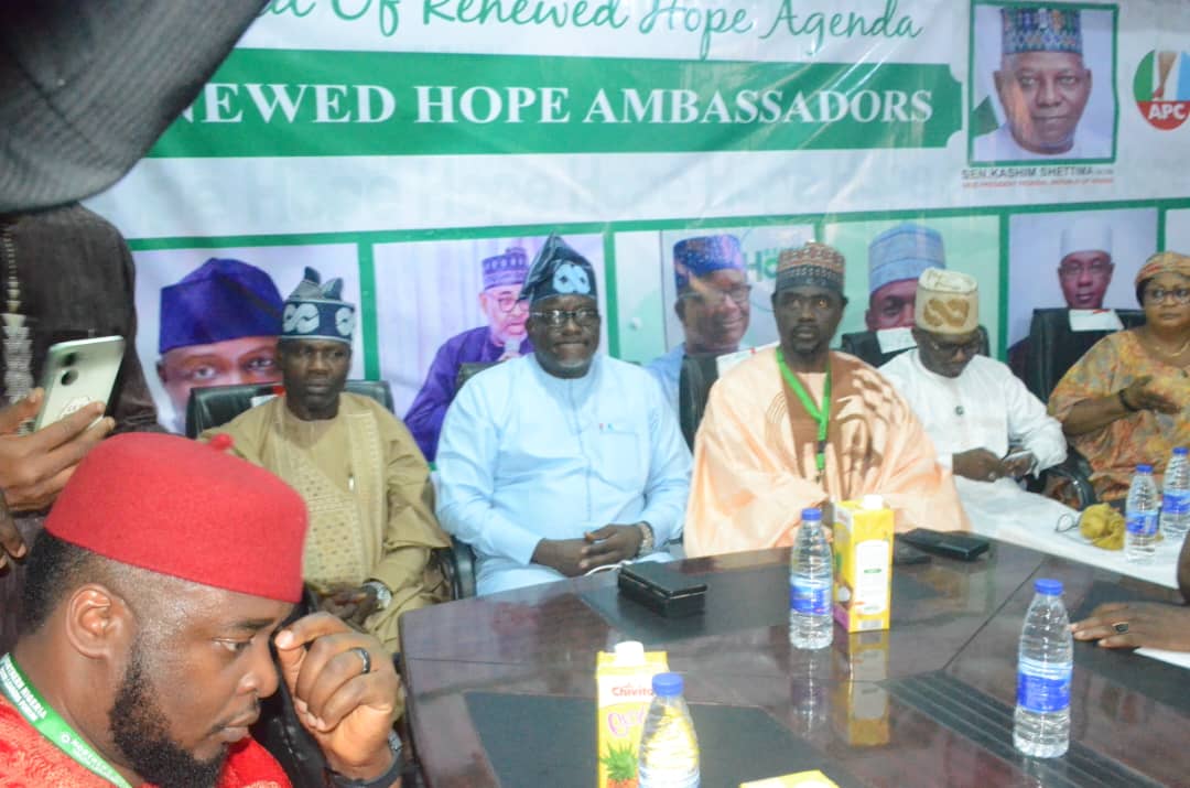 Northern Youth Leaders Present ₦200m Cheque to Back Tinubu’s Second-Term Bid